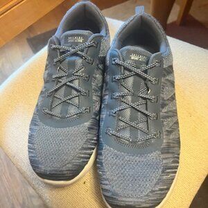 Skechers Vapor Foam Lite Washable Sneakers - size 9.5. Slip-on.